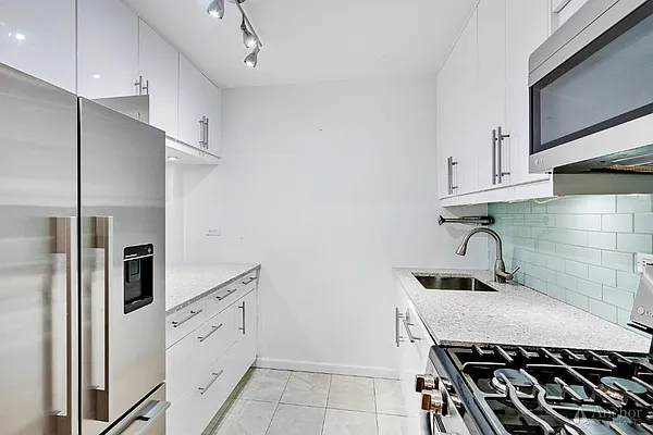 Rented by Anchor Associates | media 26