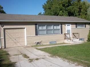 900 NE Russell Rd, Kansas City, MO 64116