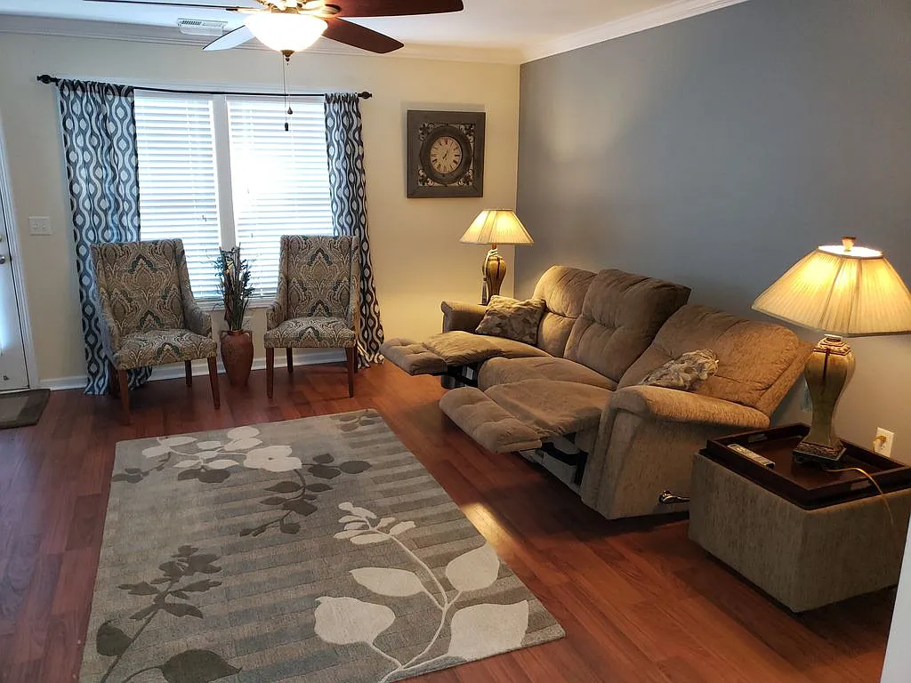 5 bed, 3.5 bath, 1991 sqft, $2,500 — Photo 3