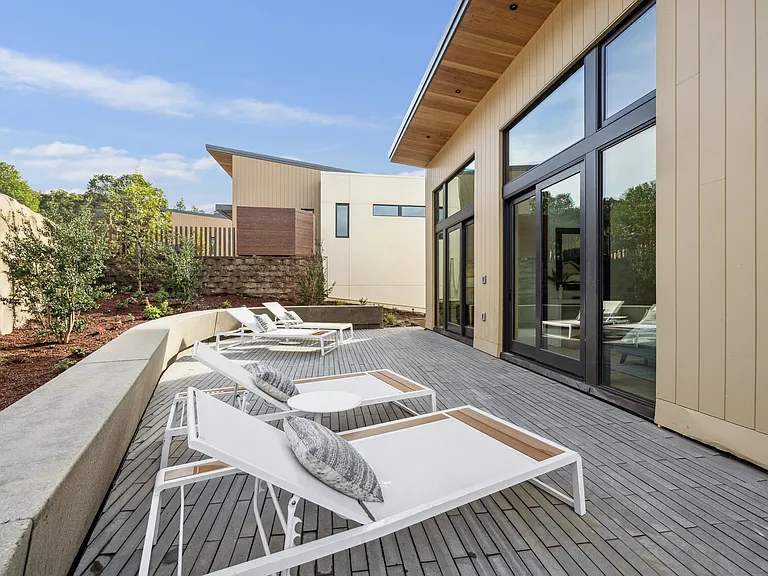 16 Oak Shore Dr — Photo 69