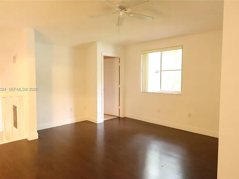9990 NW 19th Pl #9990 — Photo 16