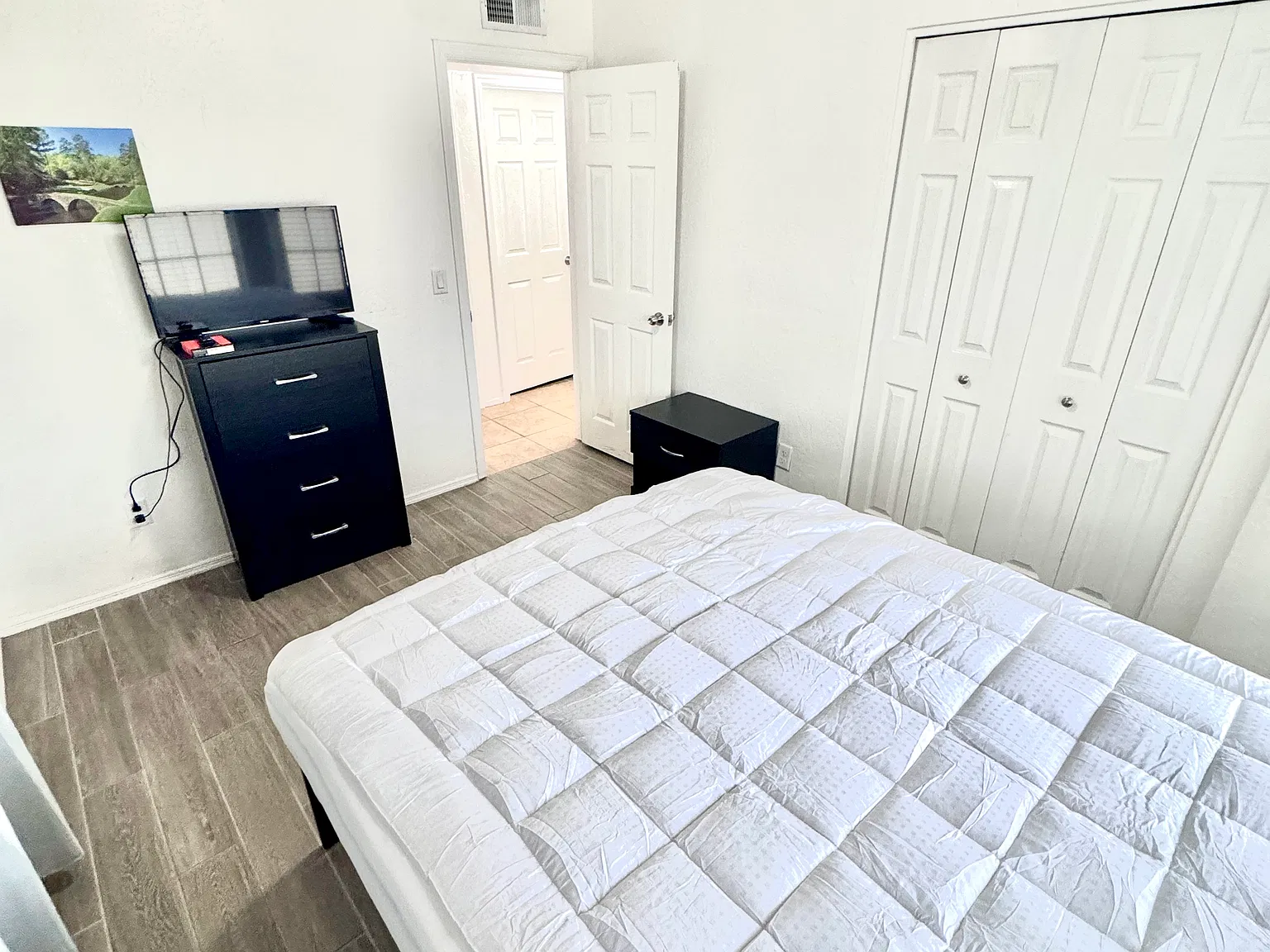 3 bed, 1054 sqft, $2,199 — Photo 3