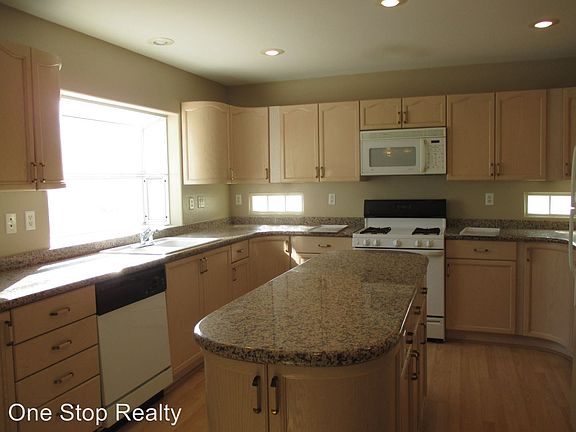 5th image of 4662 Ashington St