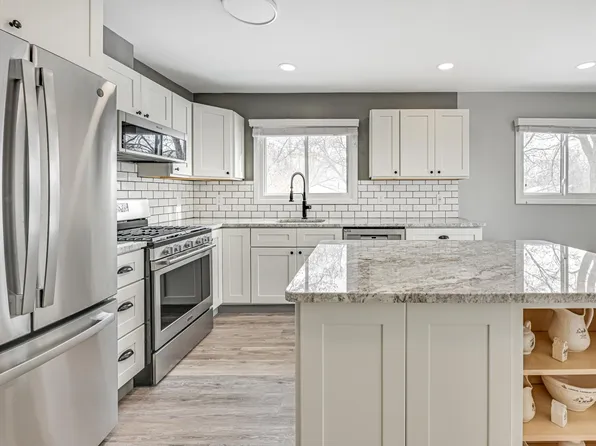 110 W Eagle Lake Dr, Maple Grove, MN 55369