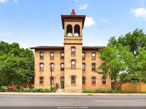 251 E Main St APT 303, Omro, WI 54963