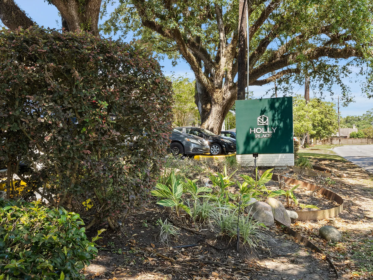 Holly Place — Photo 1