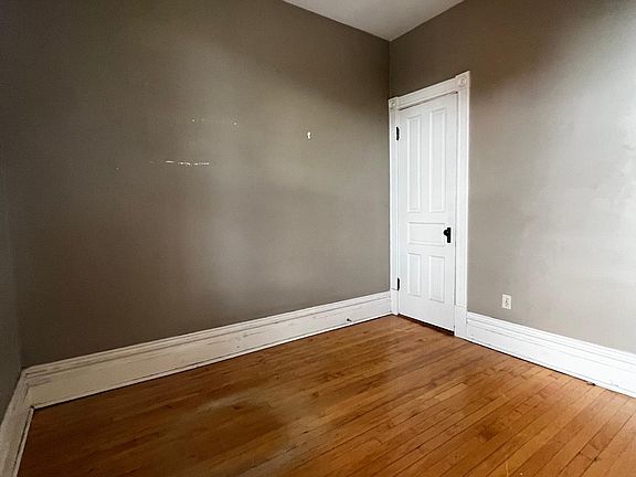 4th image of 865 W Newport Ave APT 3