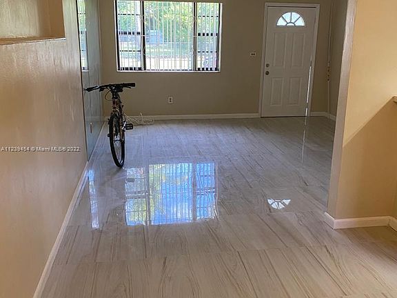 4th image of 1470 NE 157th St #0