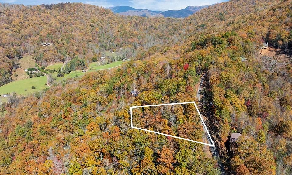 1st image of 4 Piney Grove Rd