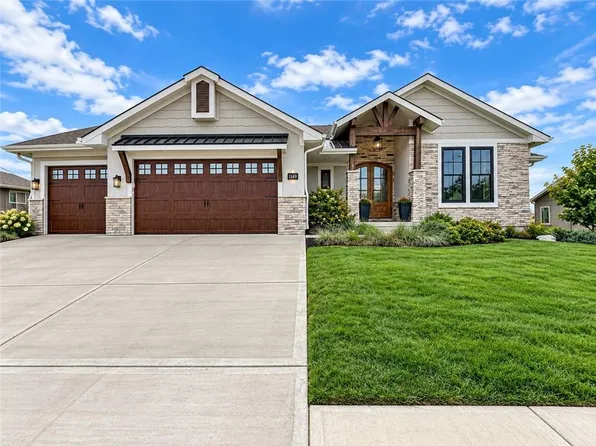 1149 Creekmoor Dr, Raymore, MO 64083