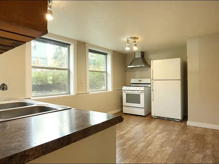 68 NE Stanton St #1K — Photo 11