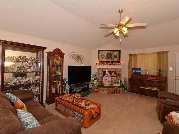 2nd image of 709 Sawyer Dr