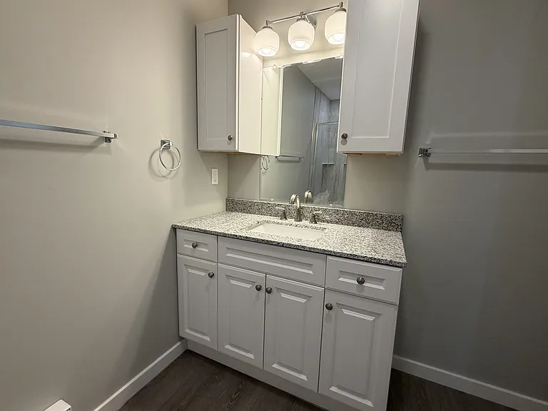 30-32 Osborne St #4 — Photo 10