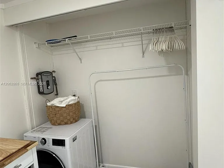 914 N Ocean Breeze #1 — Photo 4