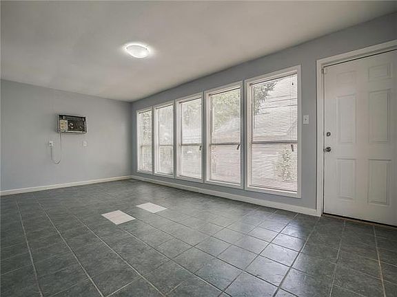 5th image of 403 Hastings Dr