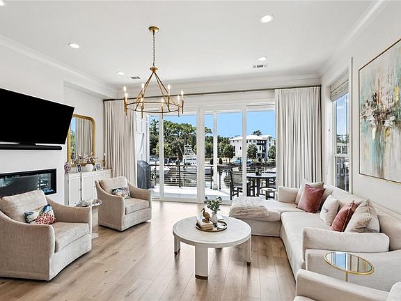 3rd image of 975 Marina Blvd #A