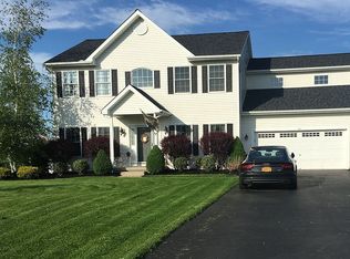 34 Hilltowne Dr, Orchard Park, NY 14127