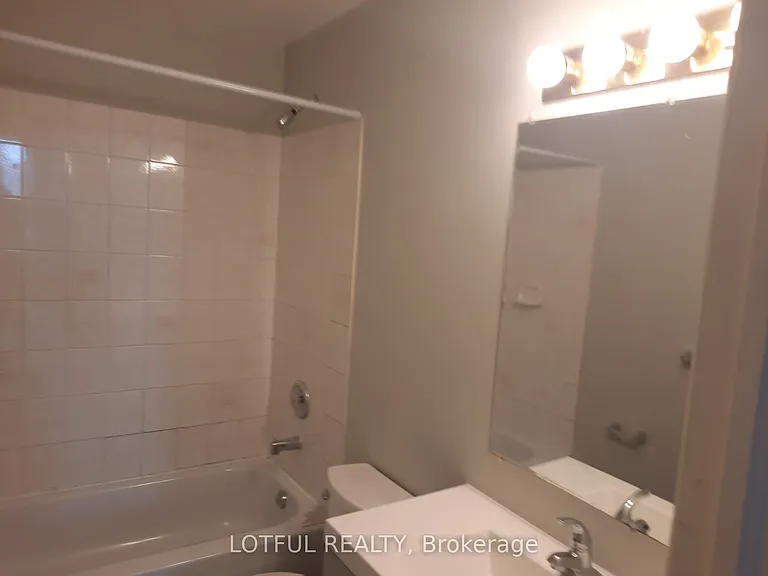 192 King St W #301 — Photo 11