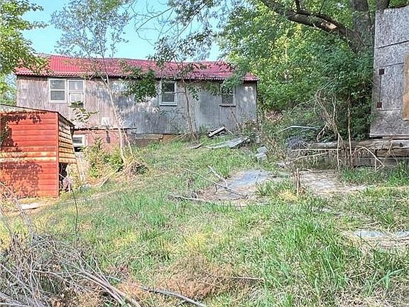 3rd image of 6624 N Pontiac Ave