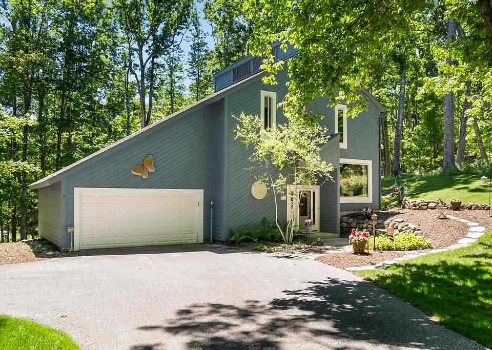 1st image of 1595 Broken Bow