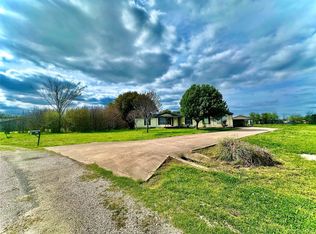 8861 Rodeo Dr, Terrell, TX 75160