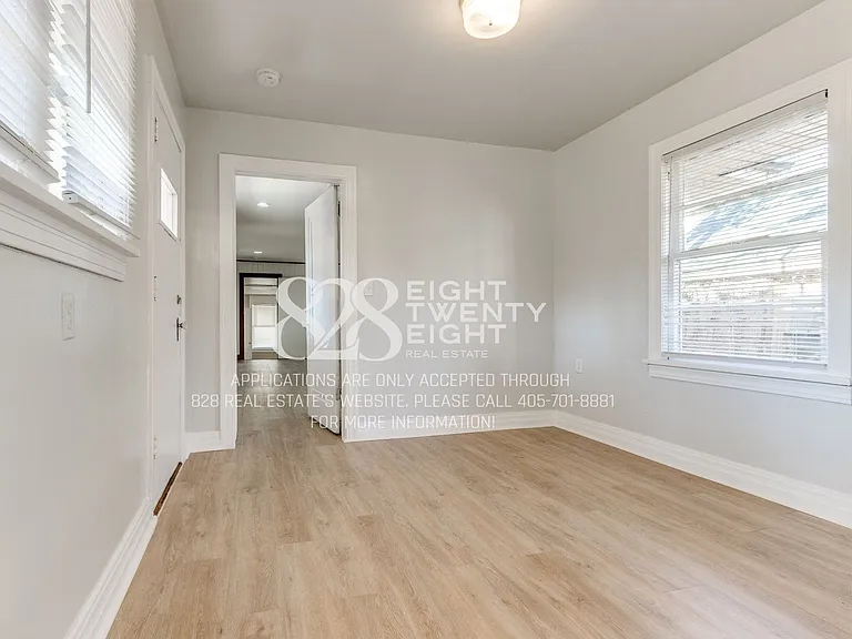 241 Emelyn St — Photo 10