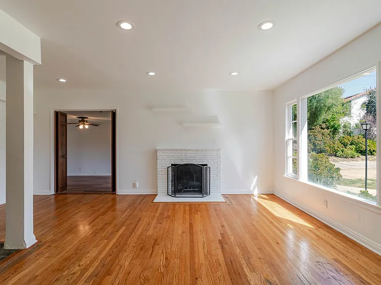 13057 Gladstone Ave — Photo 10