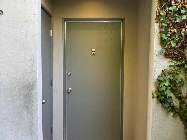 8911 Cynthia St APT 5, West Hollywood, CA 90069