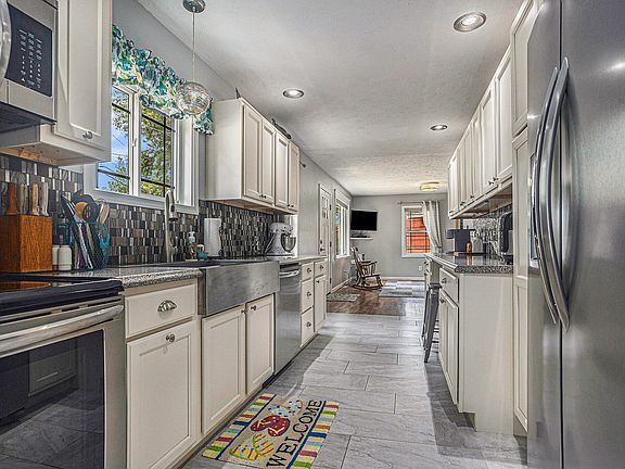 3rd image of 175 Manor Dr