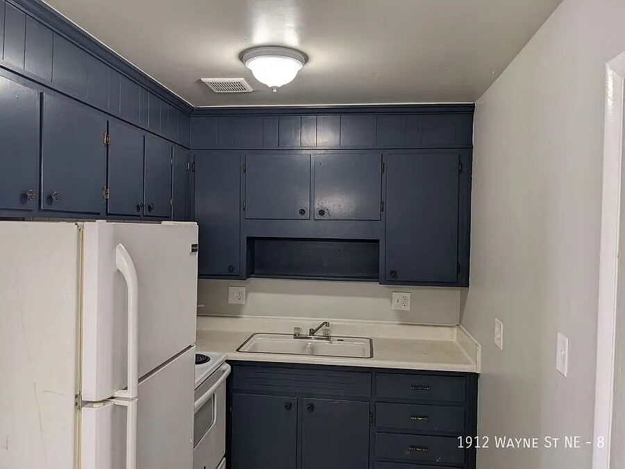 1912 Wayne St NE #8