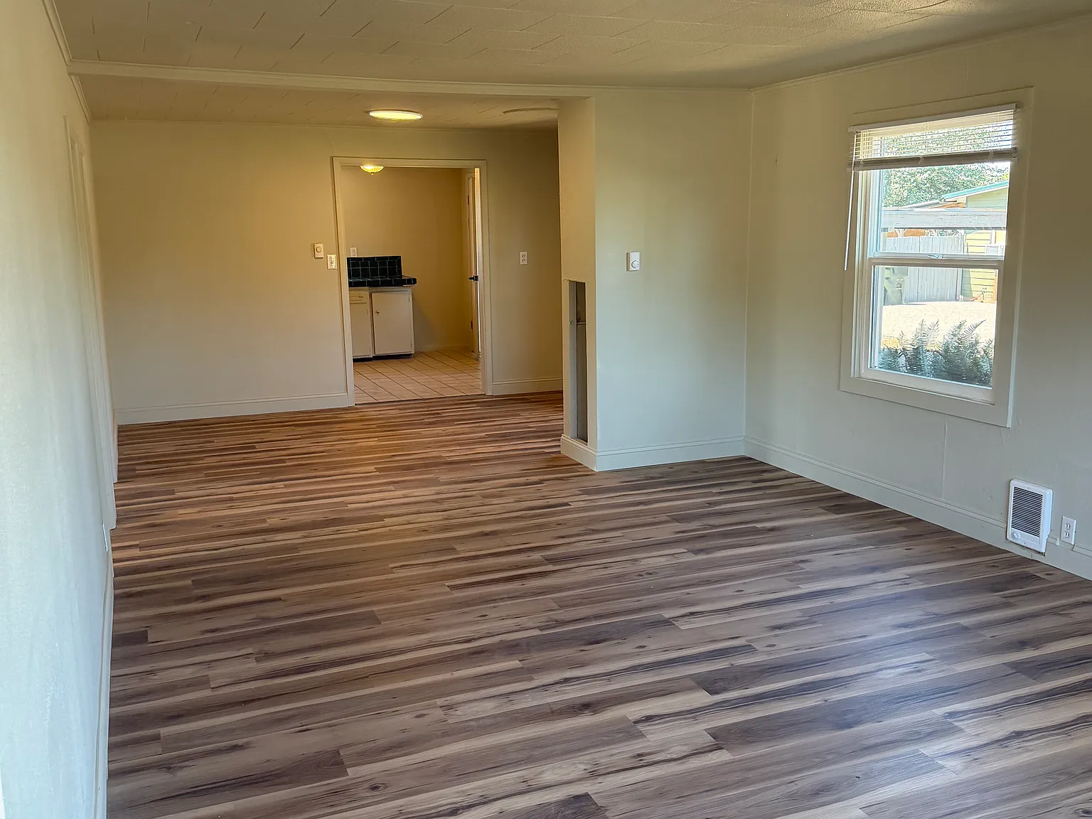 4 bed, $1,999 — Photo 1