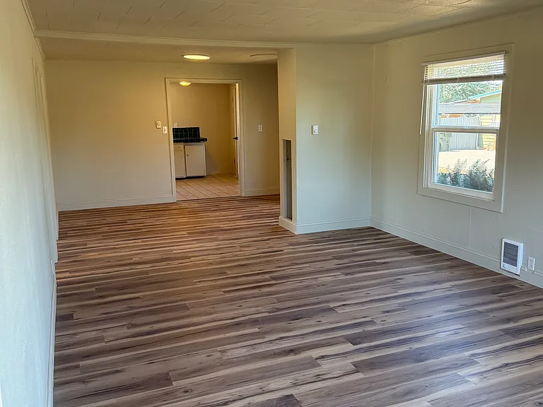 1096 43rd Ave — Photo 3