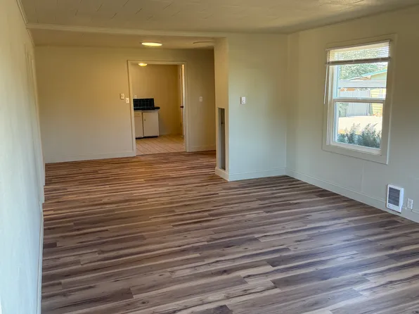 1096 43rd Ave, Sweet Home, OR 97386