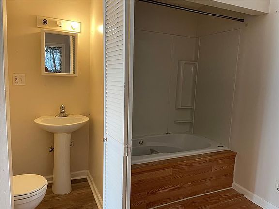 3rd image of 1806 Church St #1