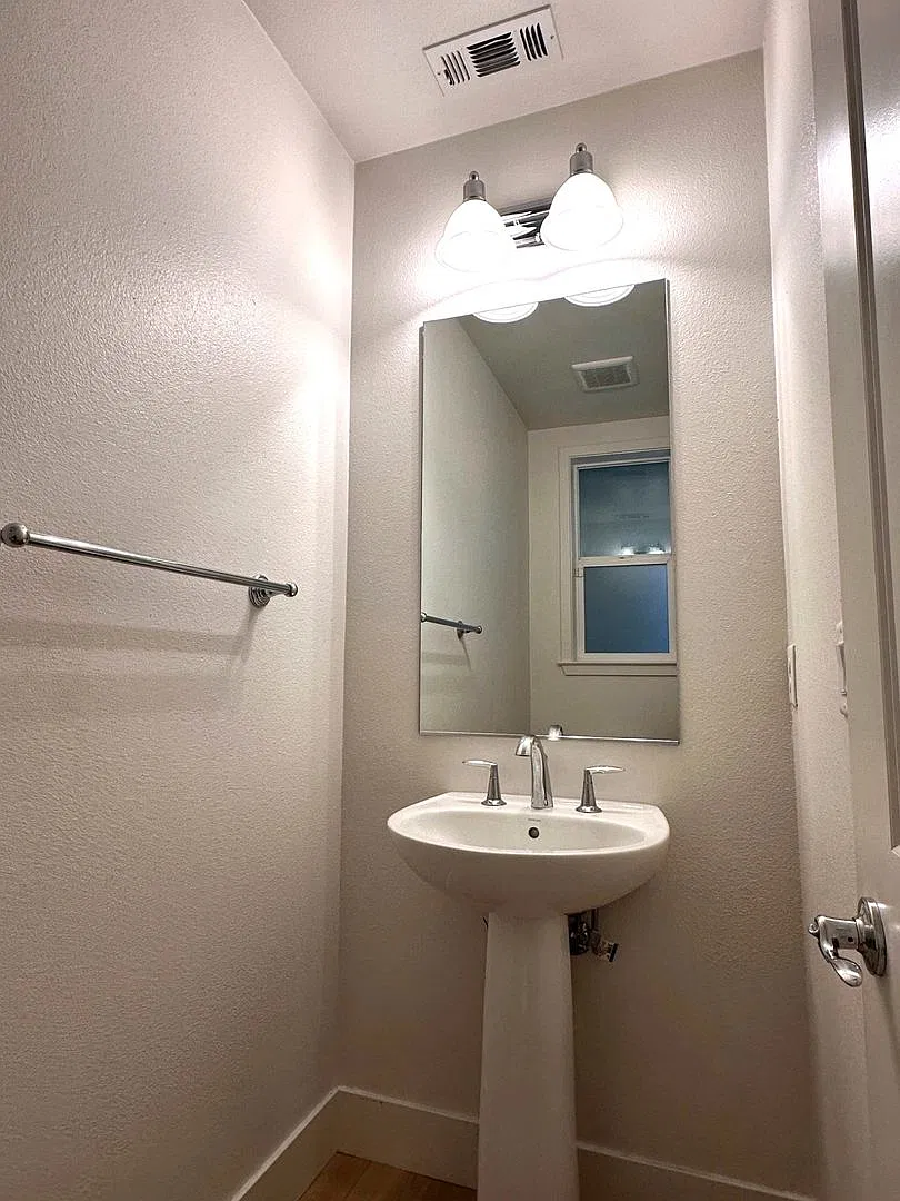 Modern 4BR / 4.5BA Four-Story Home with City Views — Photo 3