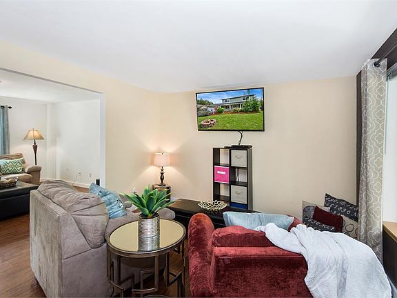2nd image of 2372 SE Plymouth Way