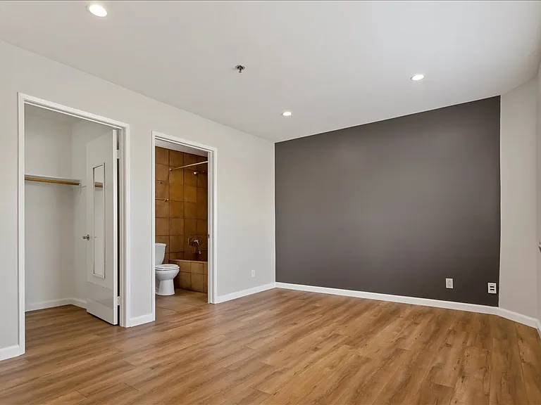 1537 S Shenandoah St #202 — Photo 8