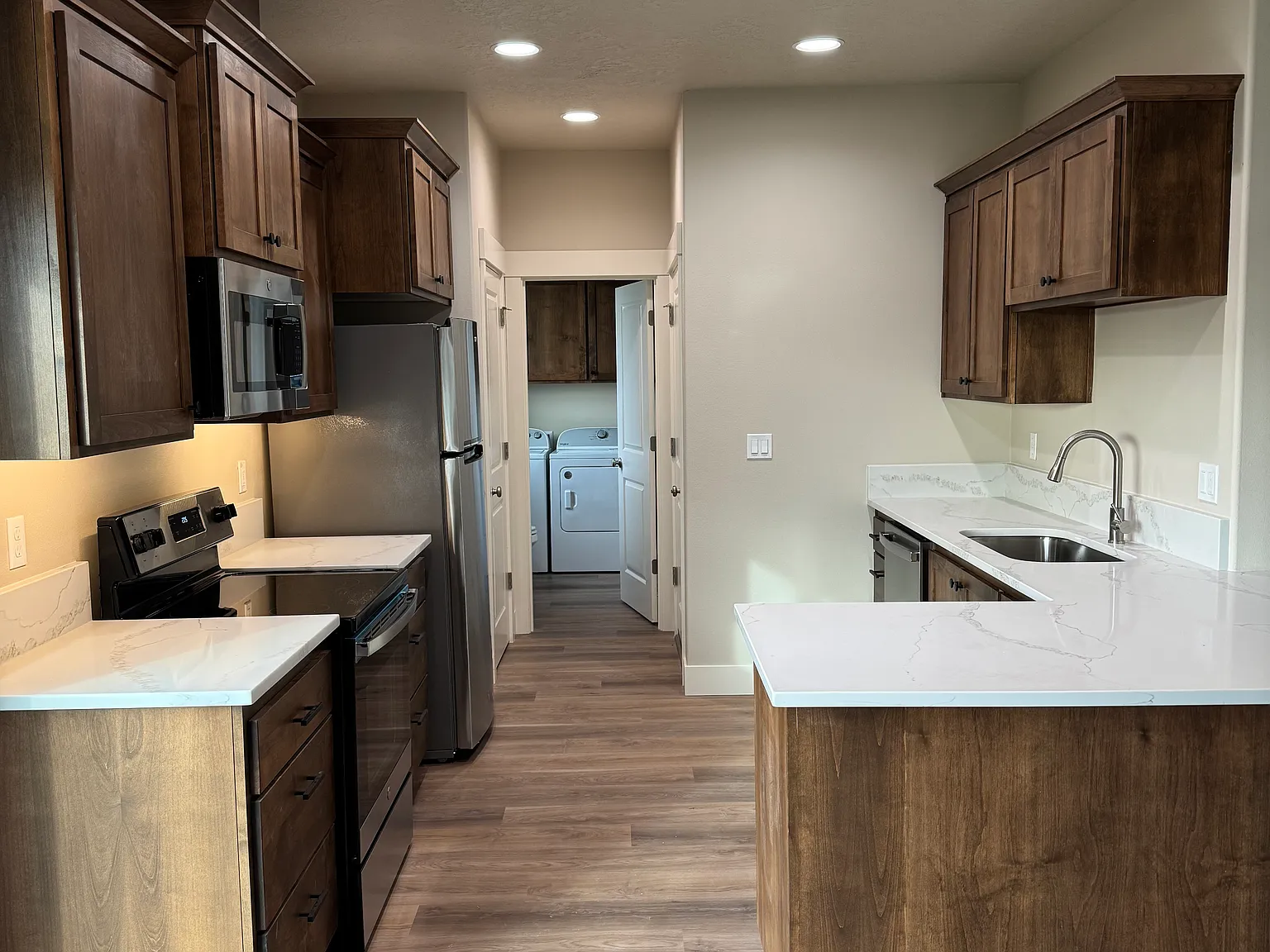 714 NW Charles Ln — Photo 2