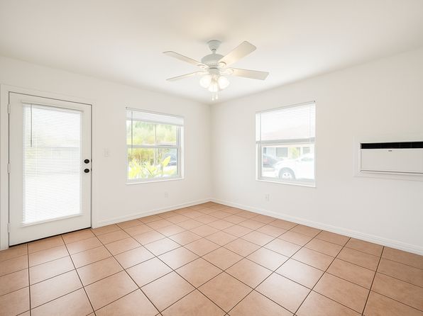 1100 NE 12th Ave APT 4