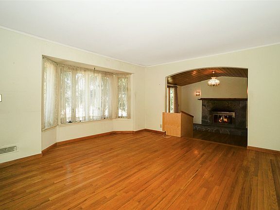 5th image of 92 Cornell Dr