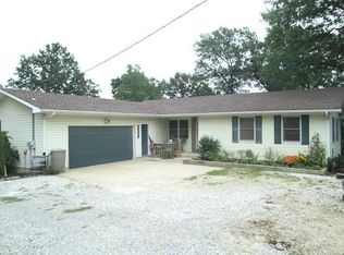 16650 N Crownview Dr, Centralia, MO 65240