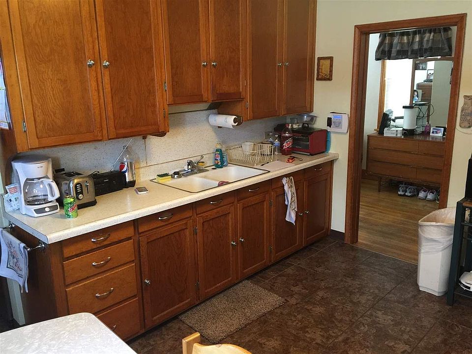 2nd image of 915 11th Ave S