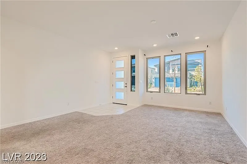 4 bed, 2.5 bath, 3000 sqft, $3,355 — Photo 3