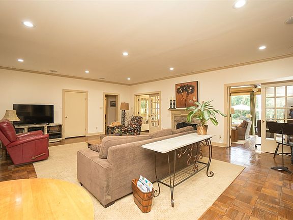 4th image of 903 Coleman Dr