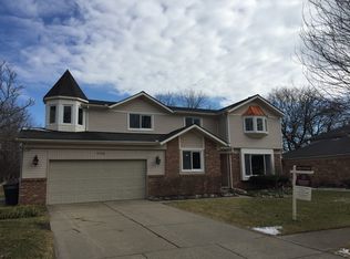 9100 Woodberry Rd, Plymouth, MI 48170