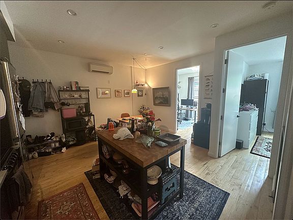4th image of 316 Evergreen Ave #1B