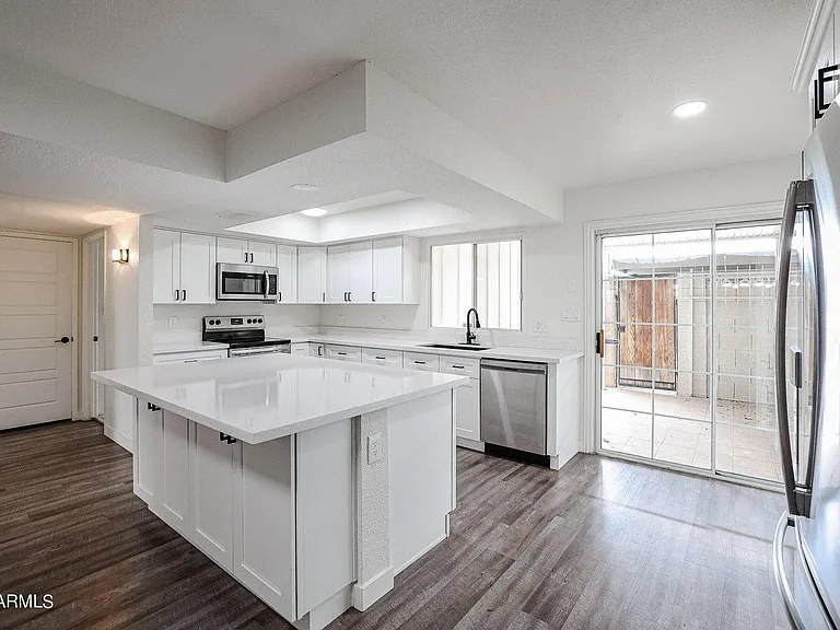 1803 W Maryland Ave — Photo 25