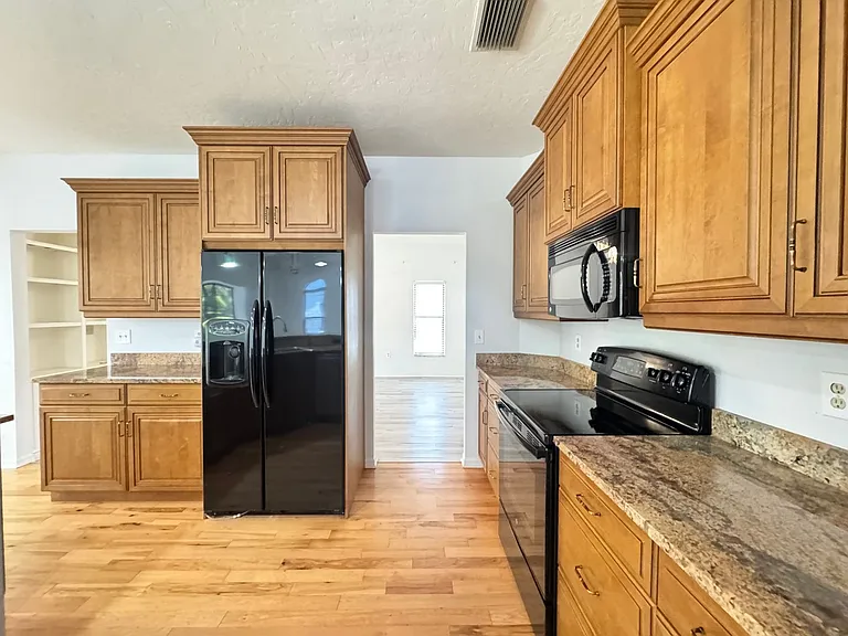 6077 Marella Dr — Photo 8