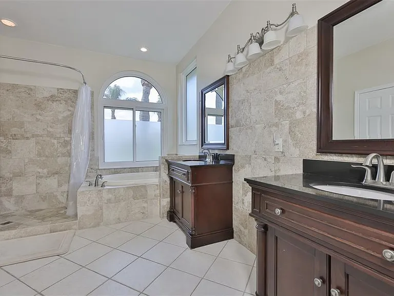 13016 Prestwick Dr — Photo 14