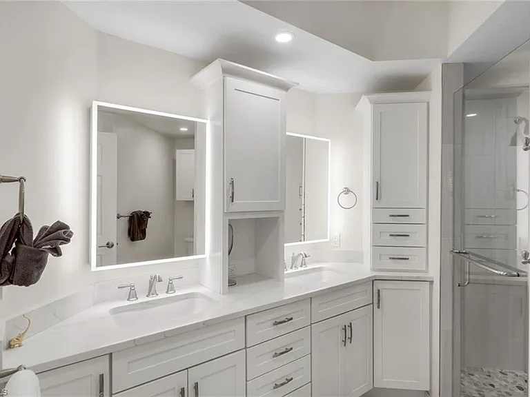 400 L Ambiance Cir #104 — Photo 15